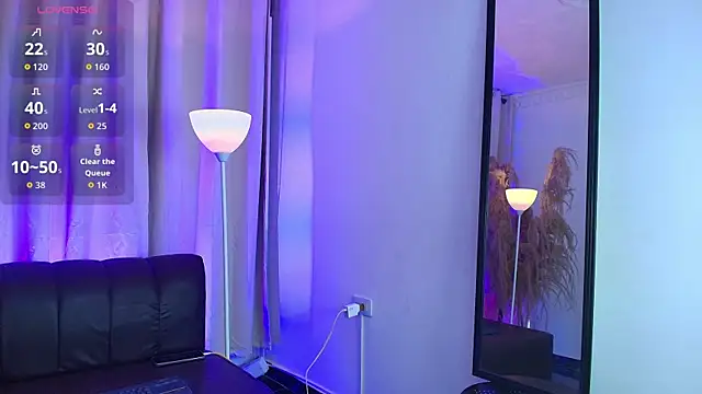 Snapshot of Cat_Kiss chatting on 10.02.25 Cat Kiss online show from 10.02.25