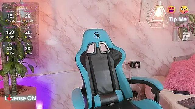 Snapshot of cristal_herrera_ chatting on 10.09.25 cristal herrera  online show from 10.09.25