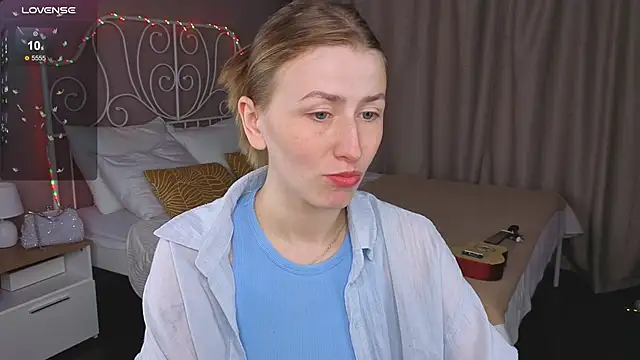 Snapshot of VesperaCeleste chatting on 10.04.25 VesperaCeleste online show from 10.04.25