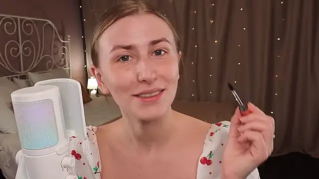 Snapshot of VesperaCeleste chatting on 11.08.25 VesperaCeleste online show from 11.08.25