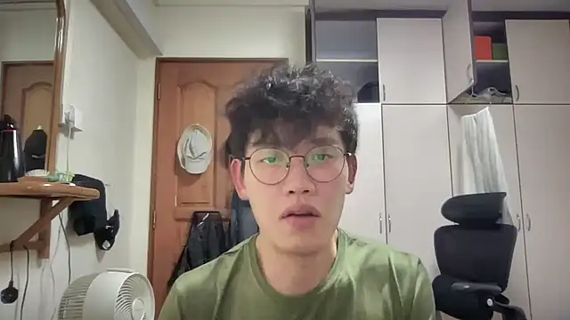 Passionatetwink2 online show from 10.13.25