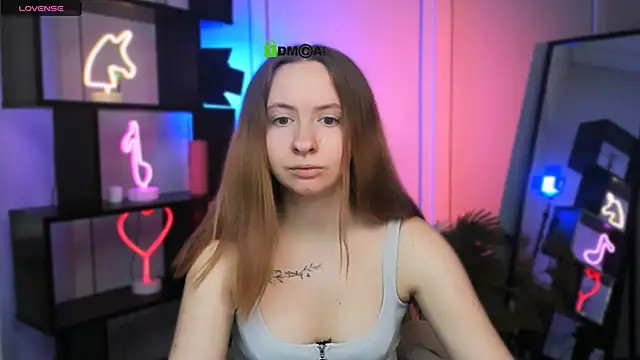 mila glow1 online show from 12.03.25