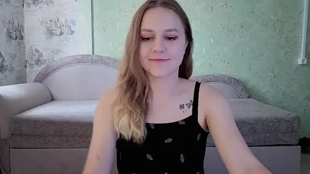 Snapshot of ShyMistery chatting on 10.13.25 ShyMistery online show from 10.13.25