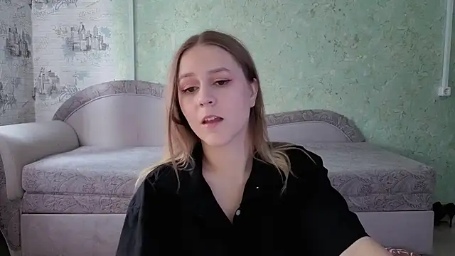 Snapshot of ShyMistery chatting on 10.14.25 ShyMistery online show from 10.14.25