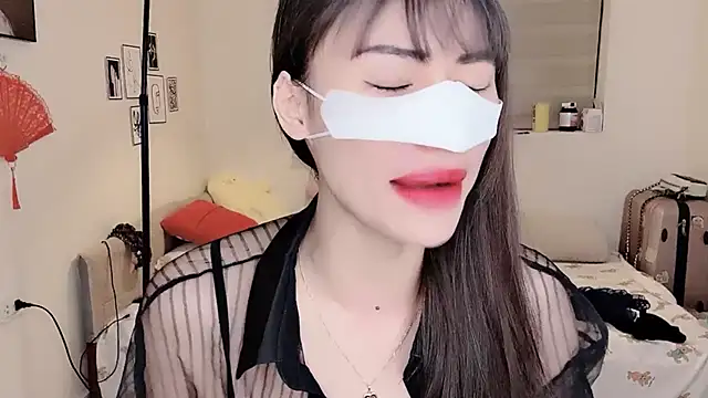 MaiLiiil online show from 10.14.25