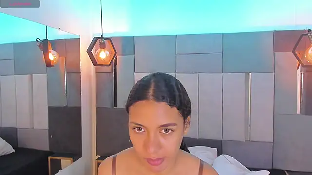 VictoriaDuart online show from 02.25.26