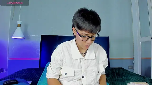 Tsuki Maru online show from 11.06.25