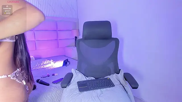 BritanyBrown  online show from 04.17.26