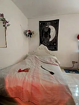 Snapshot of kathfendom chatting on 12.16.25 kathfendom online show from 12.16.25