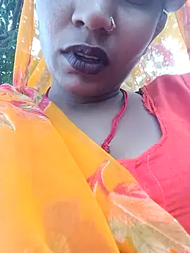 Snapshot of Hot_Seema83 chatting on 10.26.25 Hot Seema83 online show from 10.26.25