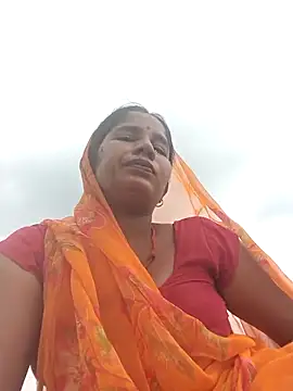 Snapshot of Hot_Seema83 chatting on 11.04.25 Hot Seema83 online show from 11.04.25