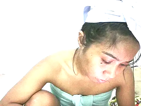 Snapshot of cutielhon chatting on 10.13.25 cutielhon online show from 10.13.25