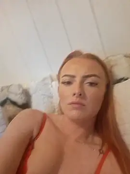 Snapshot of RedHeadRoxyUK chatting on 10.15.25 RedHeadRoxyUK online show from 10.15.25