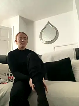 RedHeadRoxyUK online show from 12.05.25