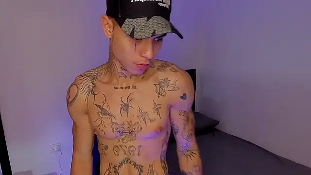 Snapshot of john_mystic chatting on 10.01.25 john mystic online show from 10.01.25