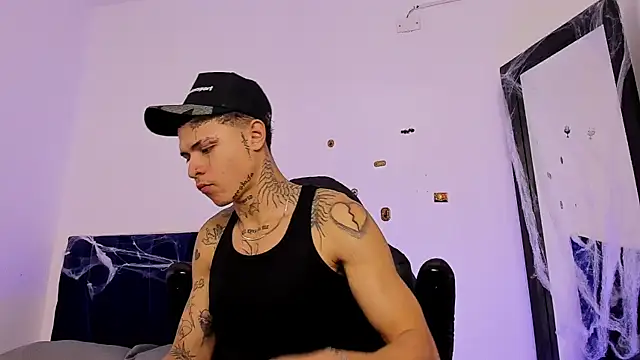 Snapshot of john_mystic chatting on 10.15.25 john mystic online show from 10.15.25