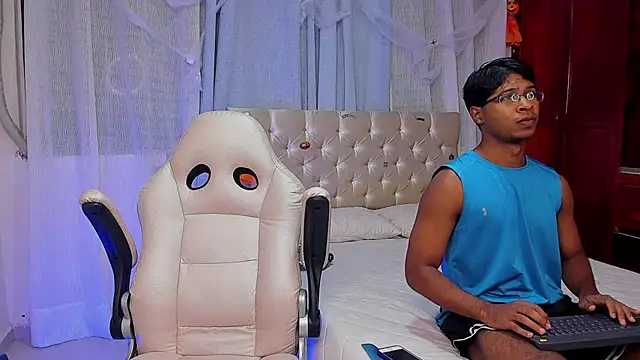 Snapshot of john_mystic chatting on 10.17.25 john mystic online show from 10.17.25