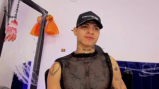 Snapshot of john_mystic chatting on 10.18.25 john mystic online show from 10.18.25