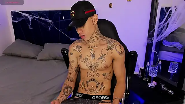 Snapshot of john_mystic chatting on 10.20.25 john mystic online show from 10.20.25