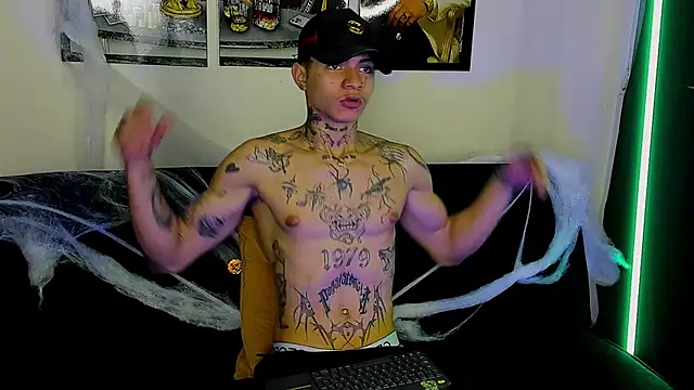 Snapshot of john_mystic chatting on 10.21.25 john mystic online show from 10.21.25