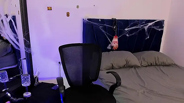 Snapshot of john_mystic chatting on 10.24.25 john mystic online show from 10.24.25