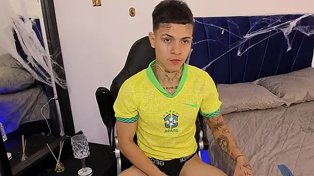 Snapshot of john_mystic chatting on 10.29.25 john mystic online show from 10.29.25