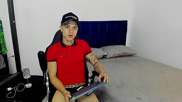 Snapshot of john_mystic chatting on 11.19.25 john mystic online show from 11.19.25