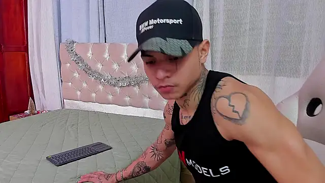 Snapshot of john_mystic chatting on 11.29.25 john mystic online show from 11.29.25