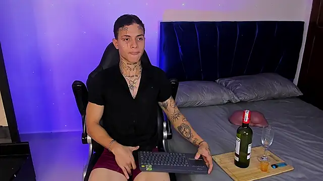 Snapshot of john_mystic chatting on 12.04.25 john mystic online show from 12.04.25