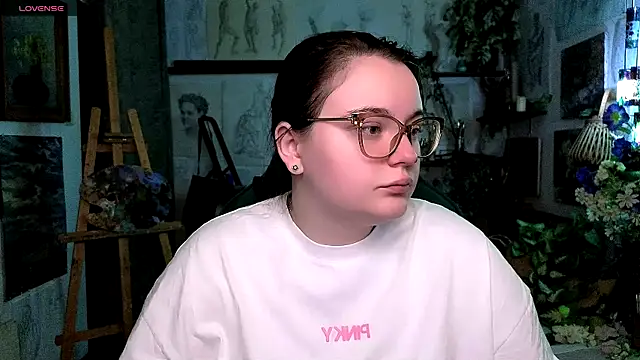 Snapshot of KatrinClark chatting on 09.13.25 KatrinClark online show from 09.13.25