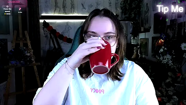 Snapshot of KatrinClark chatting on 10.10.25 KatrinClark online show from 10.10.25