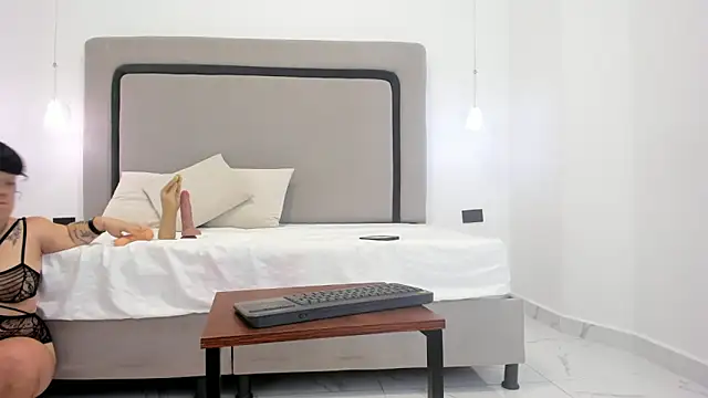 PamelaBonnet mml online show from 04.18.26