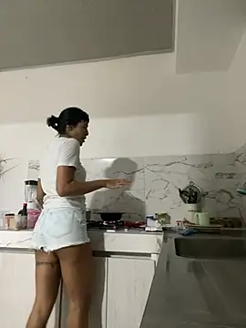 Amberdecolombia online show from 02.23.26