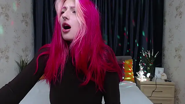 Nina Blum  online show from 11.06.25