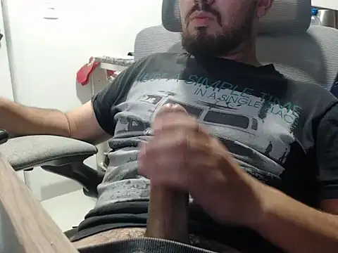 Snapshot of PoneiHetero chatting on 10.15.25 PoneiHetero online show from 10.15.25