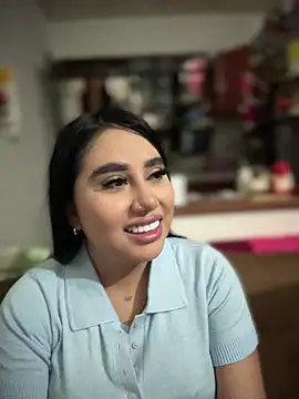 Sophie Dreamss online show from 10.18.25