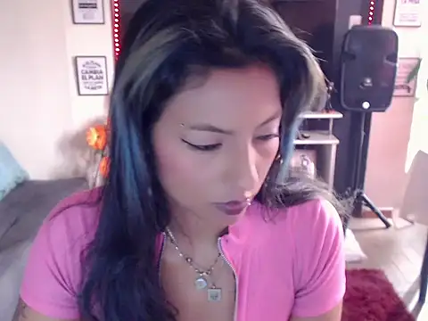 Snapshot of ScarletSizzling chatting on 09.13.25 ScarletSizzling online show from 09.13.25