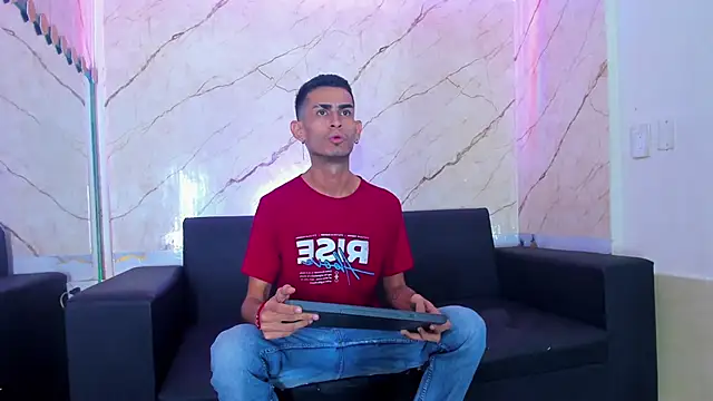 Golldens Dreamss online show from 12.04.25