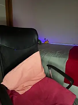 larajuli online show from 04.18.26