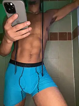 Snapshot of TRILLAHUNG chatting on 09.20.25 TRILLAHUNG online show from 09.20.25