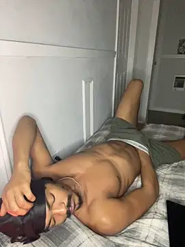 Snapshot of TRILLAHUNG chatting on 09.30.25 TRILLAHUNG online show from 09.30.25