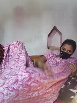 Snapshot of posewith chatting on 02.14.26 posewith online show from 02.14.26