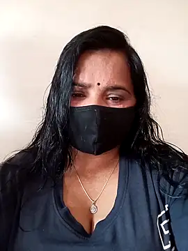 Snapshot of Alina-khan chatting on 10.28.25 Alina-khan online show from 10.28.25