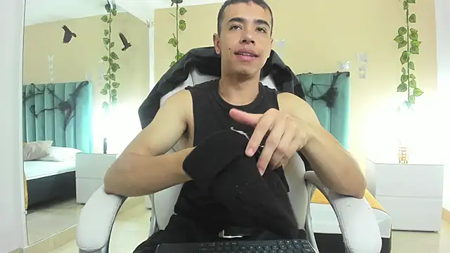 Muscle Scott online show from 10.30.25