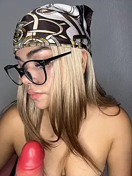 Dakota-Lona online show from 03.12.26