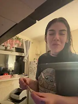 Snapshot of valentinalamont chatting on 09.17.25 valentinalamont online show from 09.17.25