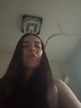 Snapshot of valentinalamont chatting on 09.19.25 valentinalamont online show from 09.19.25