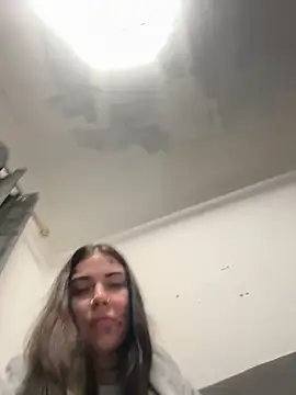 Snapshot of valentinalamont chatting on 09.21.25 valentinalamont online show from 09.21.25