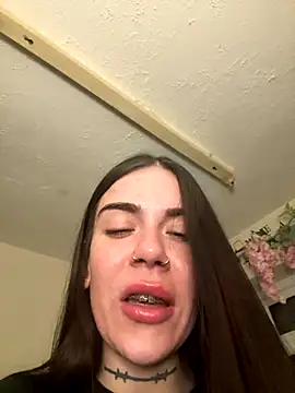 Snapshot of valentinalamont chatting on 09.23.25 valentinalamont online show from 09.23.25