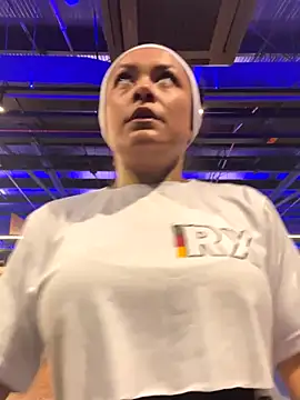 TiffanyyLam online show from 10.15.25